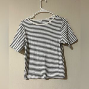 Uniqlo White and Black Striped Short Sleeve Tee